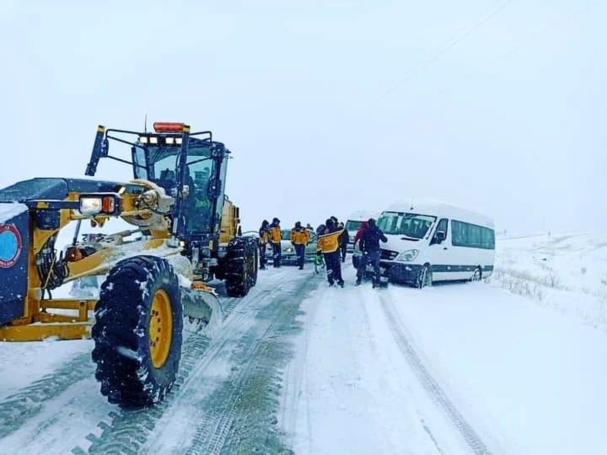 Kırşehir 112 ekipleri zorlu kış şartlarında vatandaşın yanında