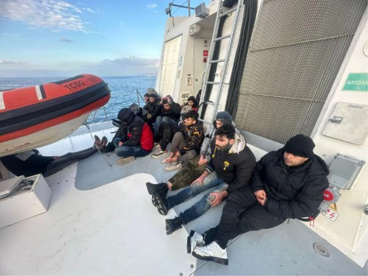 Kuşadası açıklarında geri itilen 19 kaçak göçmen kurtarıldı