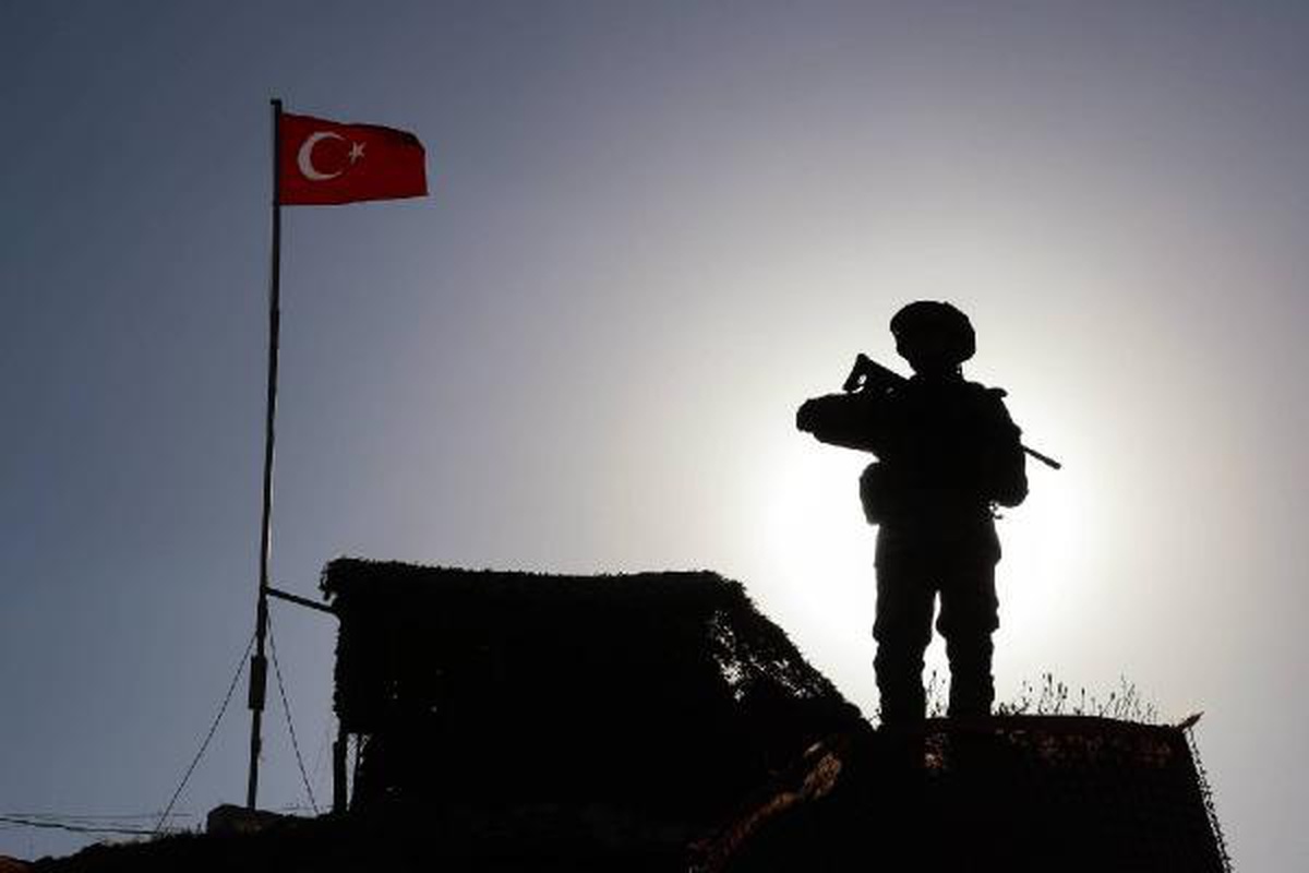 Sınırlardan yasa dışı yollarla geçmeye çalışan 3 terörist yakalandı