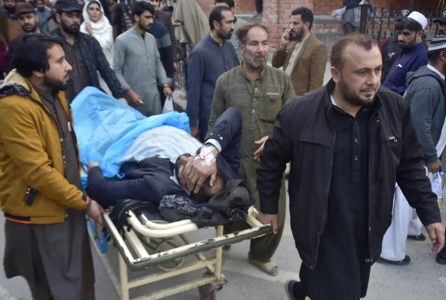 Pakistan'ın Peşaver Kentindeki Bir Camide Meydana Gelen Patlamada Ölenlerin Sayısı 88'e Yükseldi
