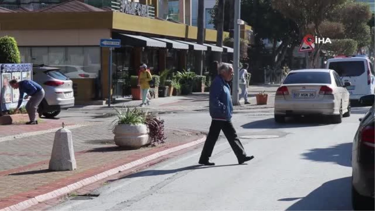 Yaşlı turistler yazın ülkelerinde, kışın Alanya\'da