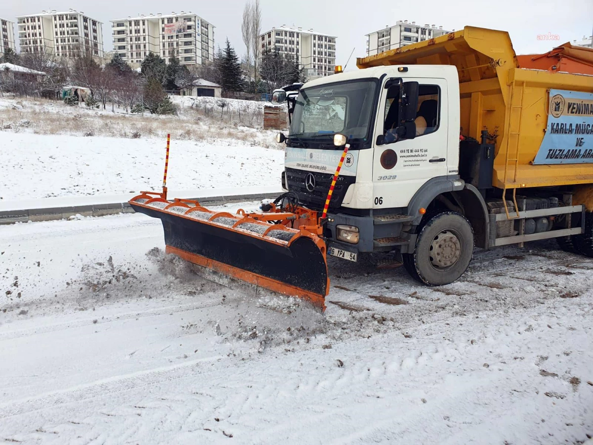 Yenimahalle Belediyesi Ekiplerinden Kar Mesaisi