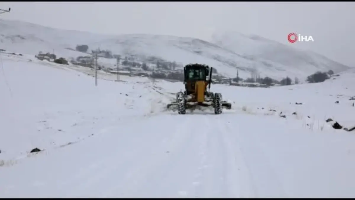 Ağrı\'da \'Kar Kaplanları\' kapanan yollar için seferber oldu