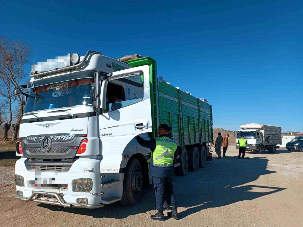 Aksaray\'da jandarma tonajlı araç denetimlerine devam ediyor