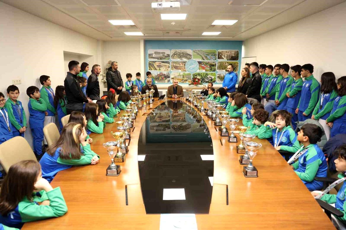Çayırova\'nın başarılı sporcularından bir ayda 226 madalya 39 kupa