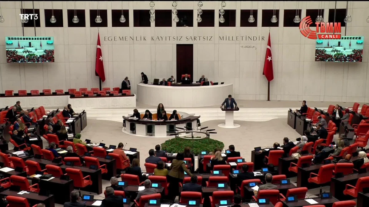 CHP\'nin "Yürütme Organının Meclis Üzerindeki Vesayetinin Araştırılması" Önerisi, AKP ve MHP\'li Milletvekillerin Oylarıyla Reddedildi