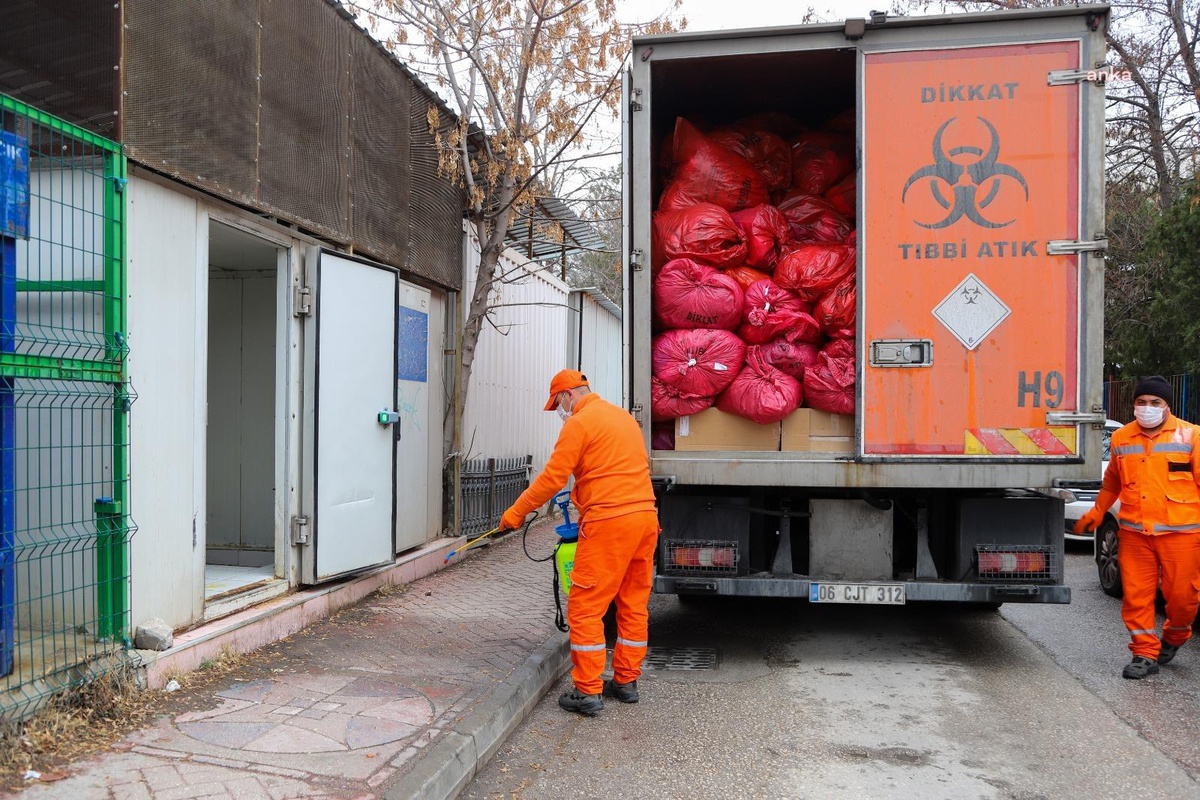 Eskişehir Büyükşehir, Tıbbi ve Patolojik Atıkları Toplamaya Devam Ediyor