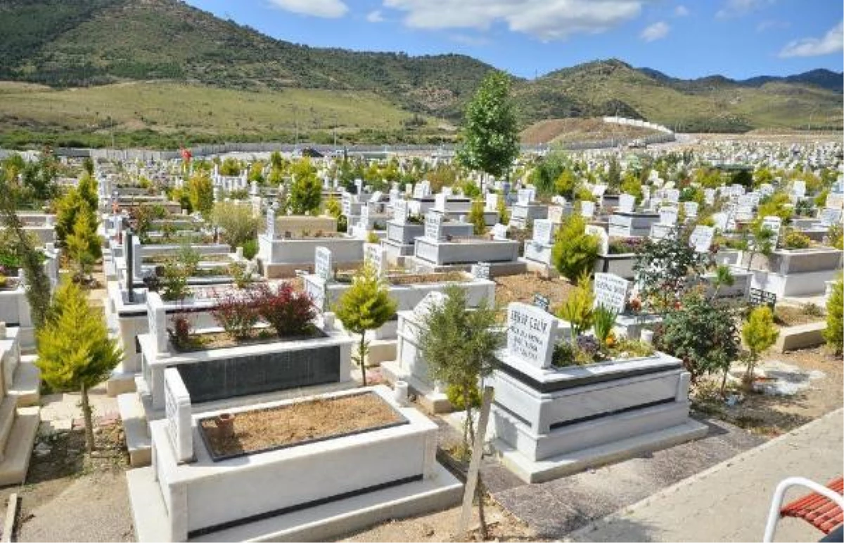 İzmir kent merkezindeki 30 mezarlık alanı doldu, yenileri açılıyor