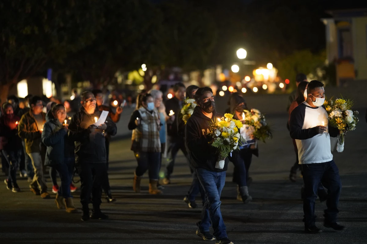 Kaliforniya\'daki Silahlı Saldırılarda Hayatını Kaybedenler Anıldı