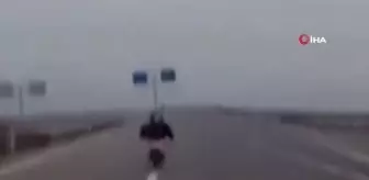 Motosikletli sürücü trafikte böyle tehlike saçtı