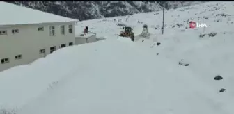 Siirt'te kar yağışı nedeniyle 9 köy yolu ulaşıma kapandı