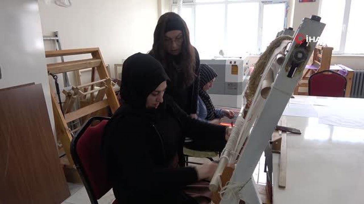Sivas\'ın unutulmaya yüz tutan kilimleri yeniden hayat buluyor