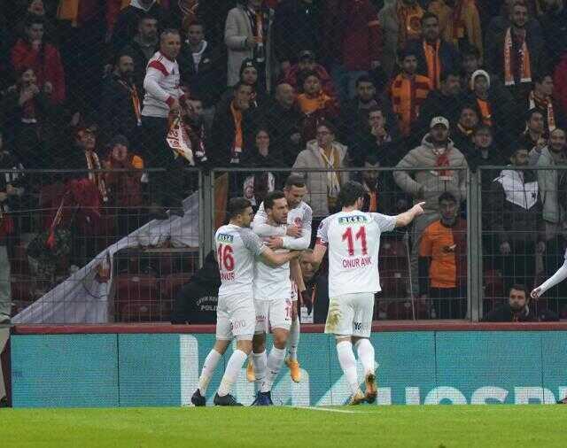 Son Dakika: Icardi'den resital! Galatasaray, Ümraniyespor'u 3 golle geçerek çılgın seriyi 11 maça çıkardı