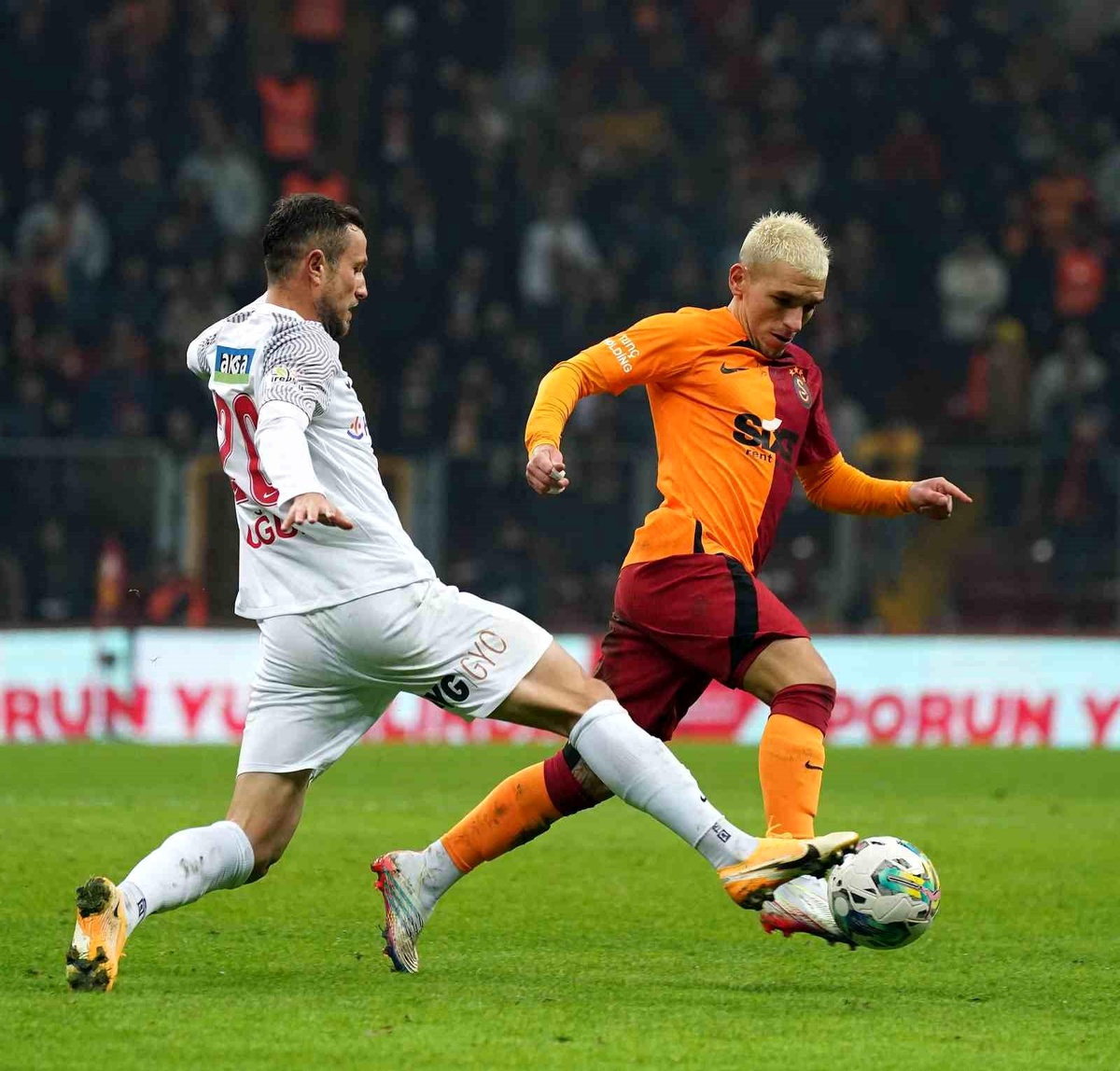 Spor Toto Süper Lig: Galatasaray: 0 Ümraniyespor: 1 (Maç devam ediyor)