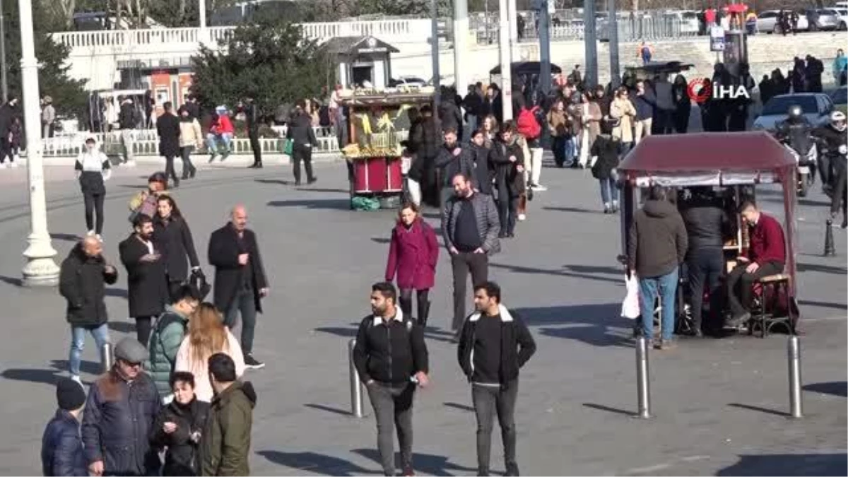 Taksim\'de dün gece etkili olan kar yağışı bugün yerini güneşe bıraktı