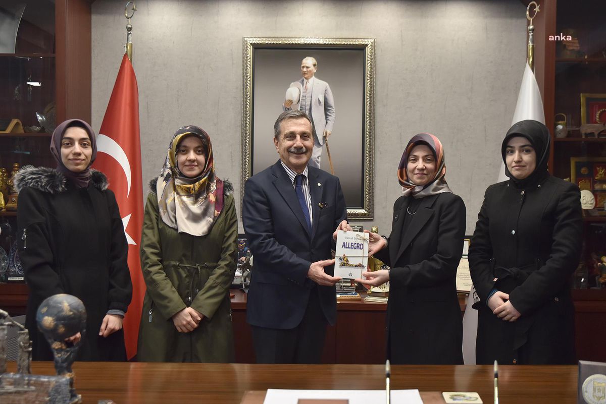 Tepebaşı Belediye Başkanı Ataç, Saadet Partisi Kadın Gençlik Kollarını Ağırladı