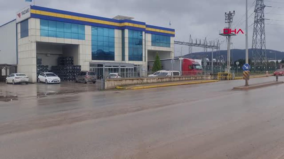 TIR'DAN MALLARI İNDİRİRKEN KAÇAK GÖÇMENLE KARŞILAŞTILAR