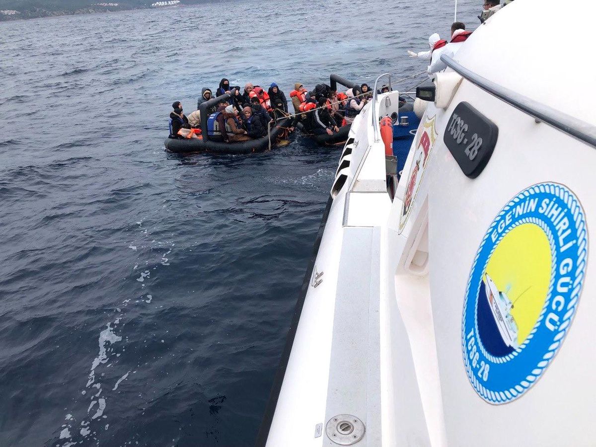 Yunan unsurlarınca ölüme terk edilen 94 kaçak göçmen kurtarıldı