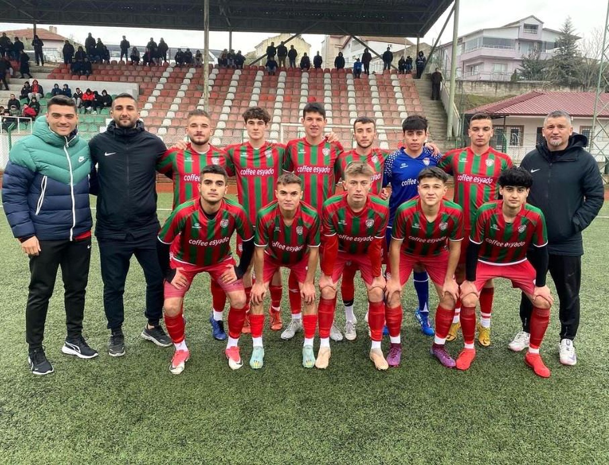1308 Osmaneli Belediyespor liderliğini sürdürmeye devam etti
