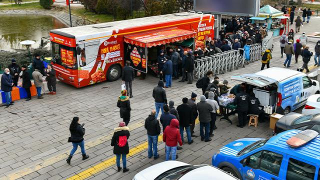 Ankara Büyükşehir Belediyesi'nin uygun fiyatlı et satışına yoğun ilgi: İlk gün 2 bin 100 kilogram satıldı