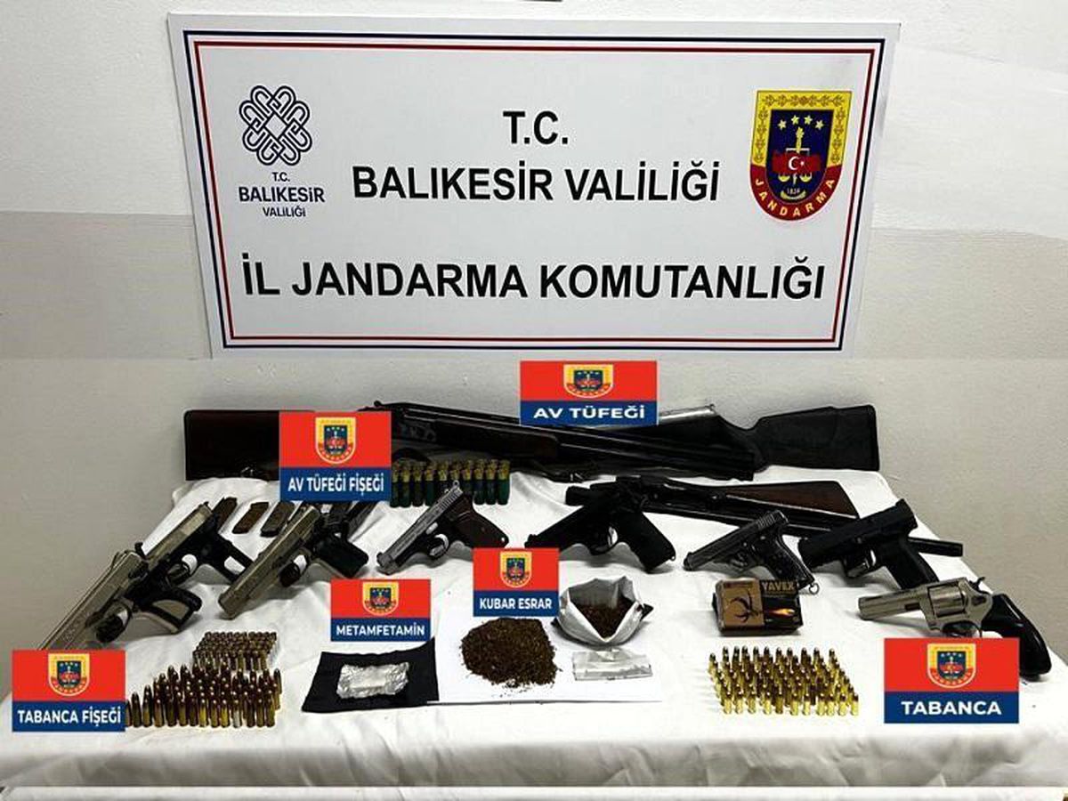 Balıkesir\'de silah ve uyuşturucu madde satan şahsa operasyon