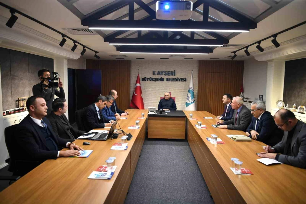 Büyükşehir Belediye Başkanı Büyükkılıç, sanayicilerle bir araya geldi