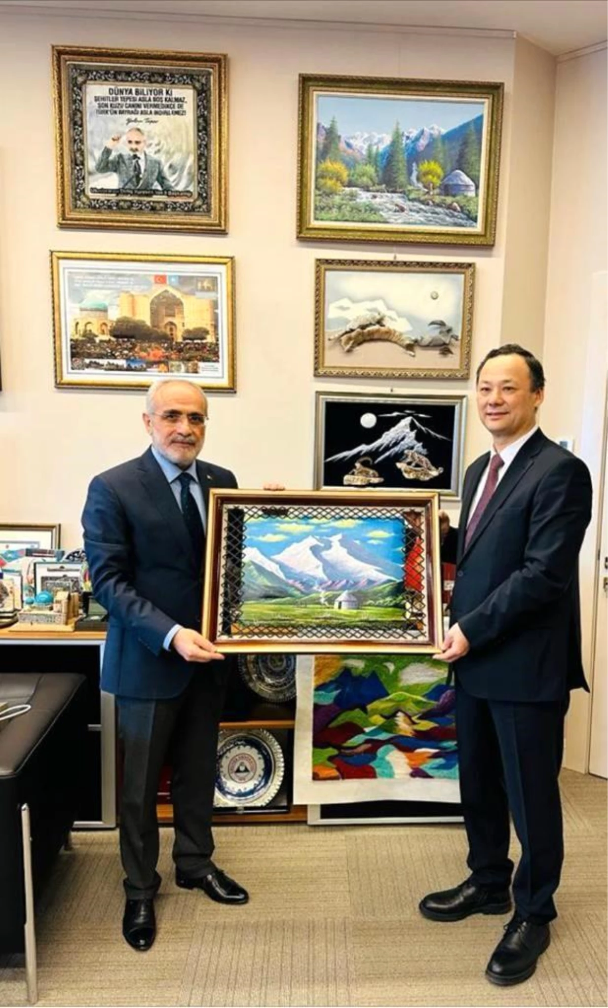 Cumhurbaşkanı Başdanışmanı Topçu, Kırgızistan Büyükelçisi Kazakbayev\'i ağırladı