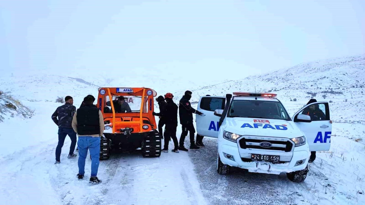 Erzincan\'da karda mahsur kalan 5 kişi kurtarıldı