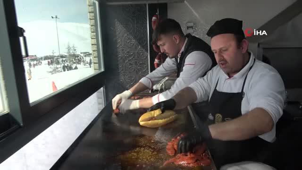 Karda kazanlar kuruldu salepler hazırlandı, sucuk ekmek yendi
