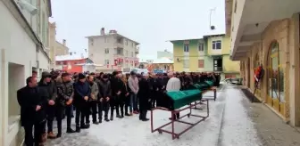 Kazada ölen 3 kişi, minibüs çarpan akrabalarının cenazesine gidiyormuş (2)