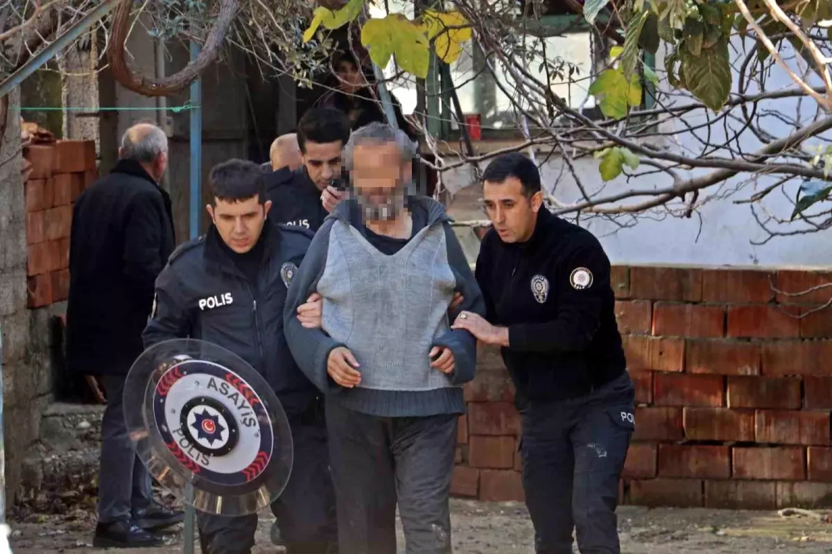 Kendini odaya kilitledi, dışarı çıkmak için muhtardan 'seçim sandığı' istedi
