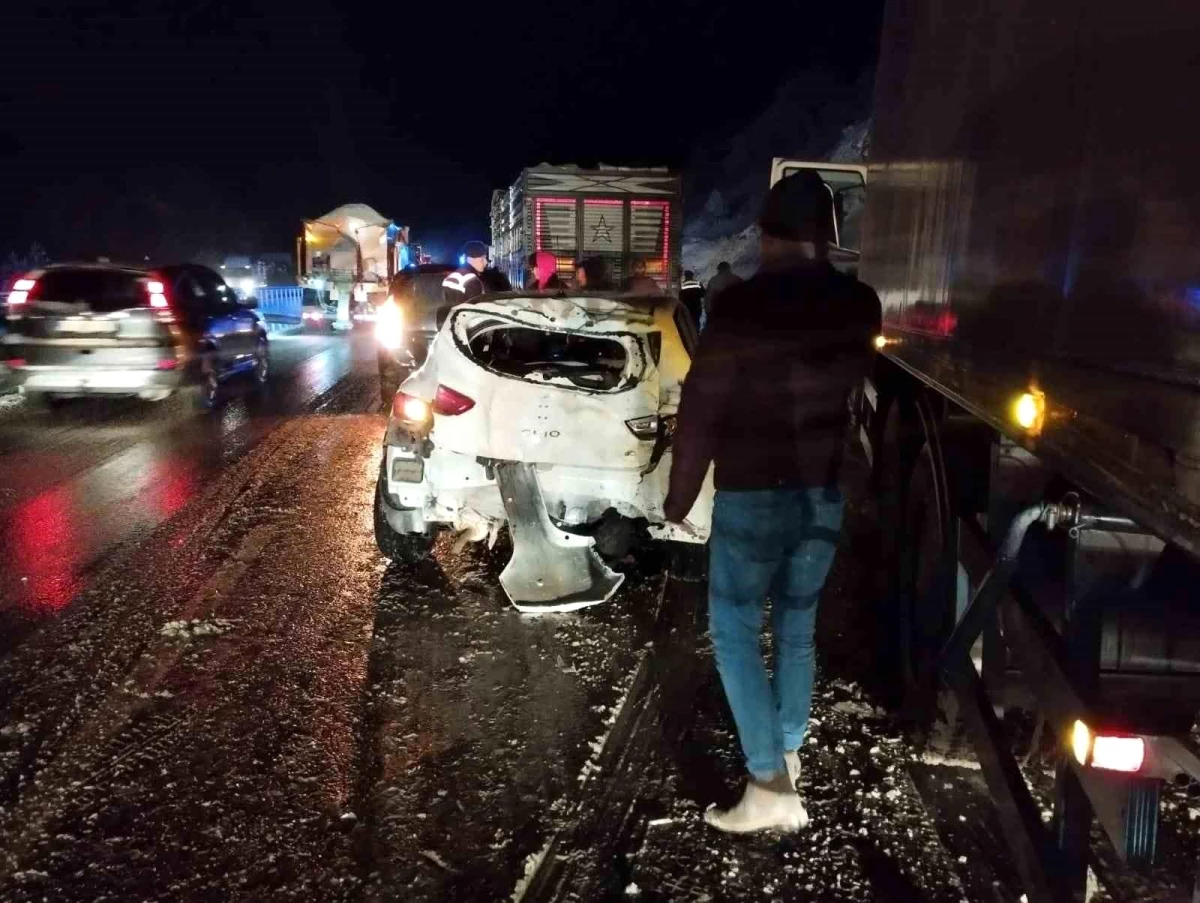 Kütahya\'da zincirleme trafik kazası: 1 yaralı