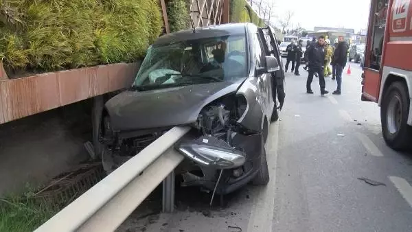 MALTEPE'DE BARİYER ARACA GİRDİ; KOLTUK DIŞARI ÇIKTI