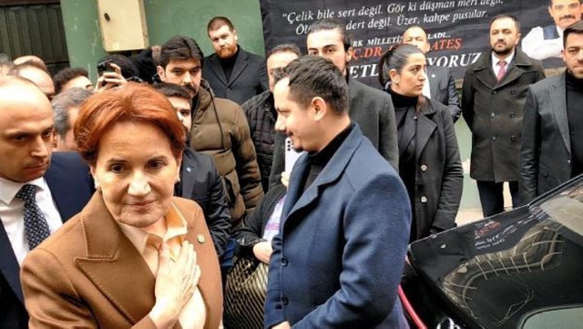 Meral Akşener, suikasta kurban giden Sinan Ateş'in ailesini ziyaret etti Meral Akşener, suikasta kurban giden Sinan Ateş'in ailesini ziyaret etti