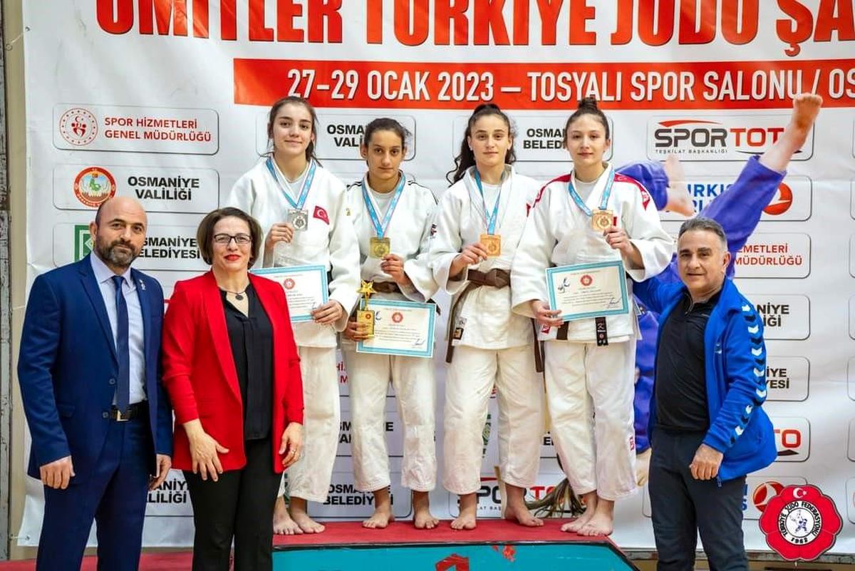 Sivaslı Judocular Osmaniye\'de Sivas rüzgarı estirdi