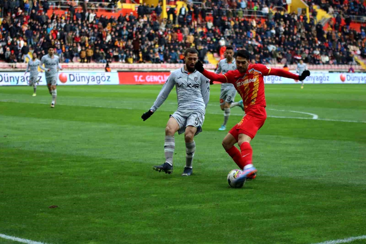 Spor Toto Süper Lig: Kayserispor: 0 Medipol Başakşehir: 0 (Maç devam ediyor)
