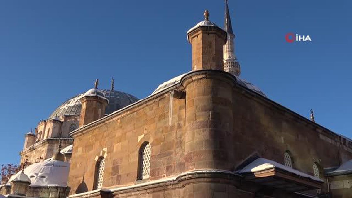 Termometreler eksi 11 dereceyi gösterdi, Yozgat buz tuttu