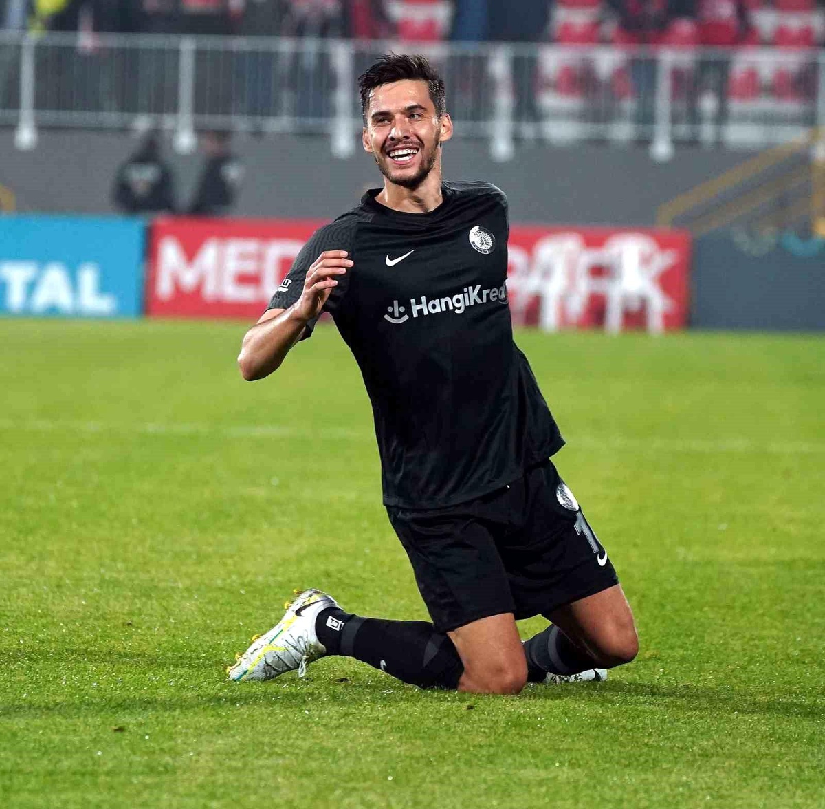 Umut Nayir, İstanbul takımlarını seviyor