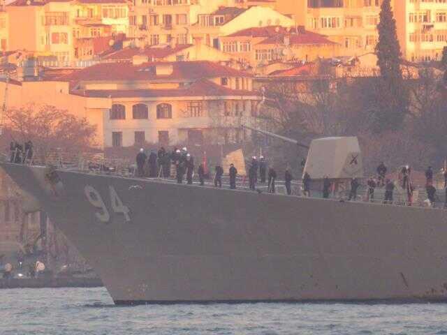 155 metrelik ABD savaş gemisi İstanbul Boğazı'na demirledi