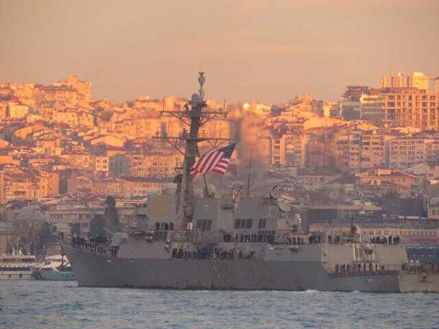 155 metrelik ABD savaş gemisi İstanbul Boğazı'na demirledi
