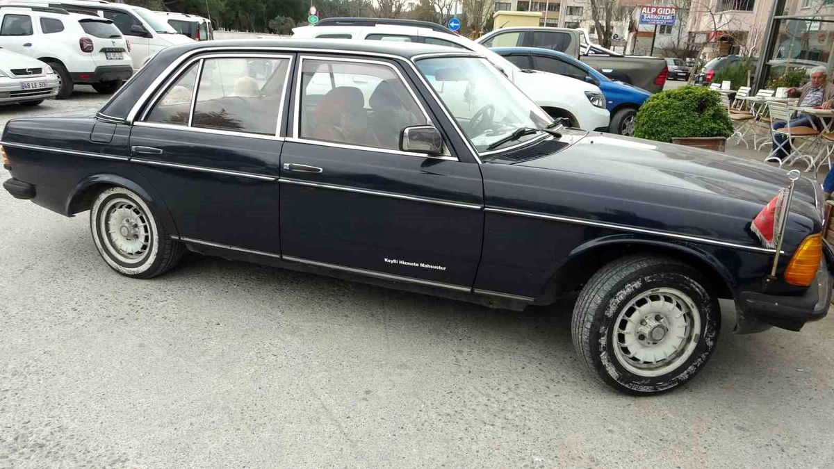 42 yaşındaki nostaljik arabasına gözü gibi bakıyor