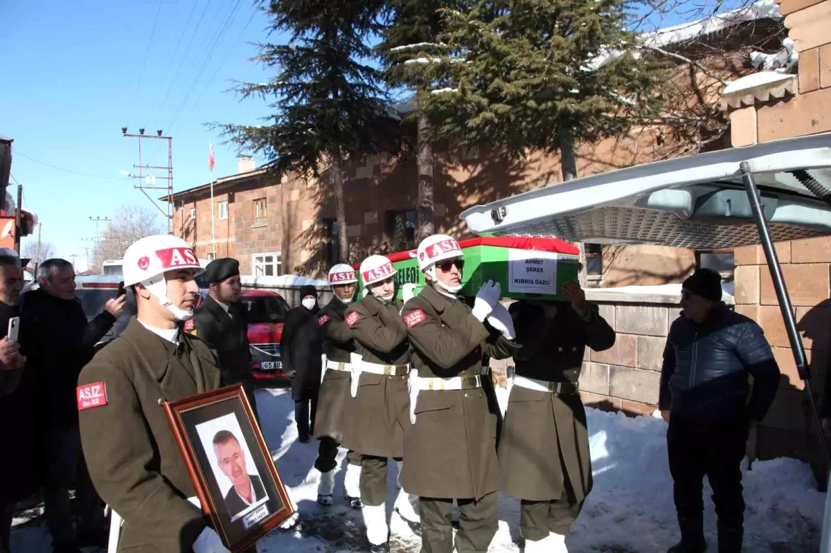 Ahlatlı Kıbrıs Gazisi Ahmet Şeker toprağa verildi