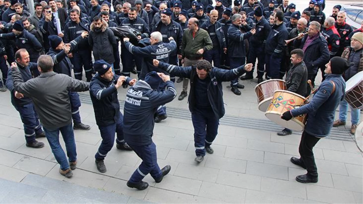 Amasya Belediyesi\'nden işçilere rekor zam! Yeni maaşlarını davul zurnayla kutladılar