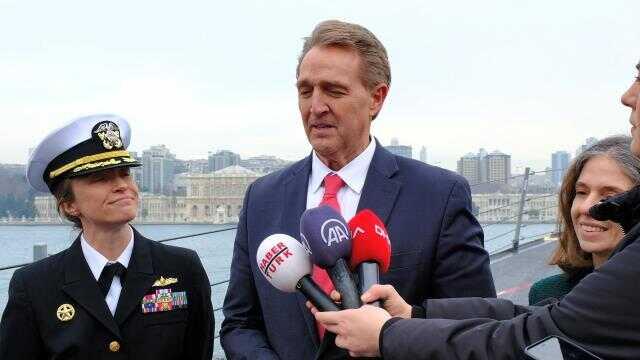 Bakan Soylu'nun 'Pis ellerini üzerimizden çek' dediği ABD Büyükelçisi Boğaz'a demir atan savaş gemisine çıktı