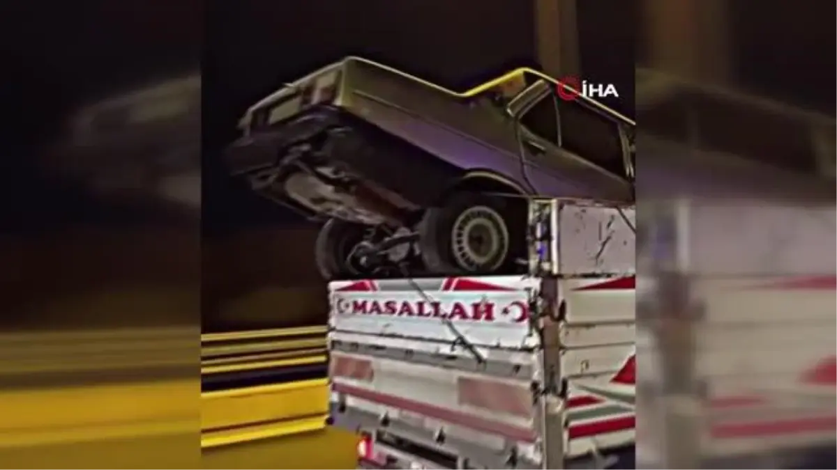 Çöpe atılan arabanın ardından FSM Köprüsü\'nde ilginç anlar: Kamyonet kasasında araba taşıdılar