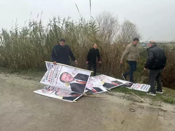 Cumhurbaşkanı Erdoğan'ın afişlerini söküp dereye attılar