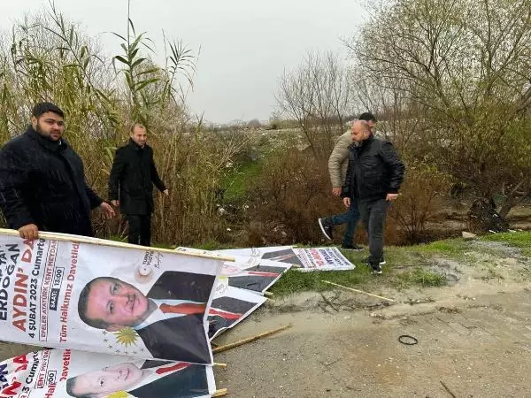 Cumhurbaşkanı Erdoğan'ın afişlerini söküp dereye attılar