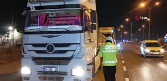 Eksi 9 dereceyi gören Aksaray'da buzlanmaya karşı denetimli uyarı