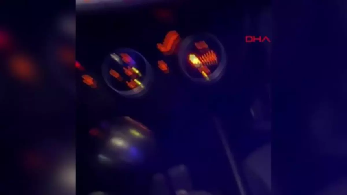 İSTANBUL ? BAĞCILAR\'DA ŞÜPHE ÜZERİNE DURDURULAN OTOMOBİLDEN 2 ÇELİK YELEK ÇIKTI