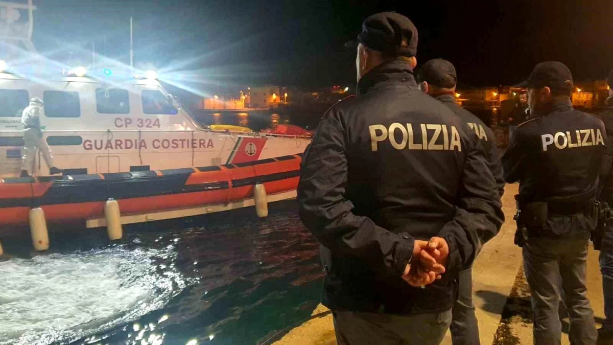 İtalya\'da göçmen teknesinden 8 ceset çıkarıldı